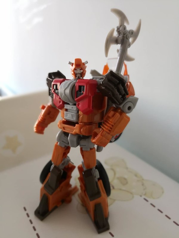 Power Of The Primes Wreck Gar Walgreens Exclusive In Hand Photos 07 (7 of 16)